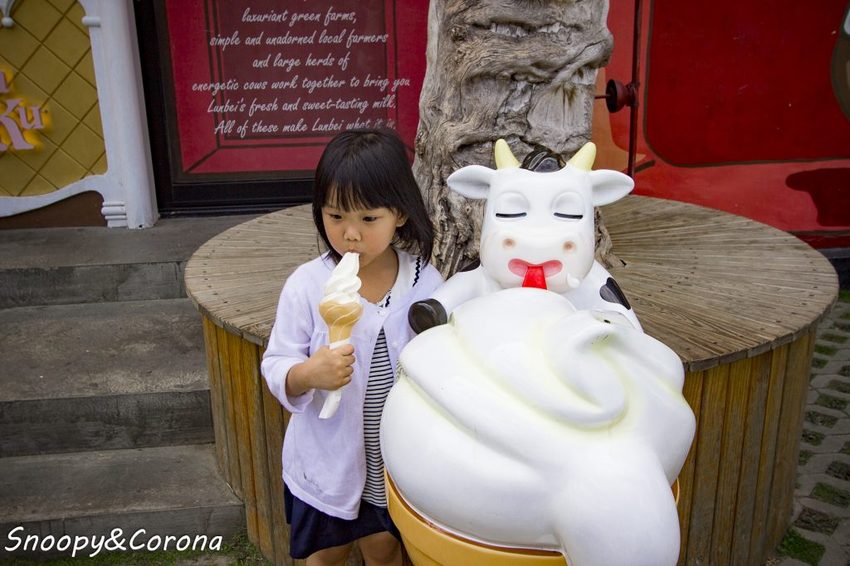 【玩樂.雲林】崙背景點/千巧谷牛樂園牧場~免門票親子景點,萌萌乳牛公仔隨你拍,還能餵牛餵魚餵鴨