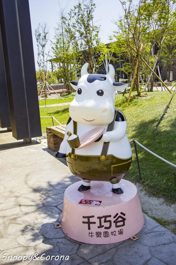 【玩樂.雲林】崙背景點/千巧谷牛樂園牧場~免門票親子景點,萌萌乳牛公仔隨你拍,還能餵牛餵魚餵鴨
