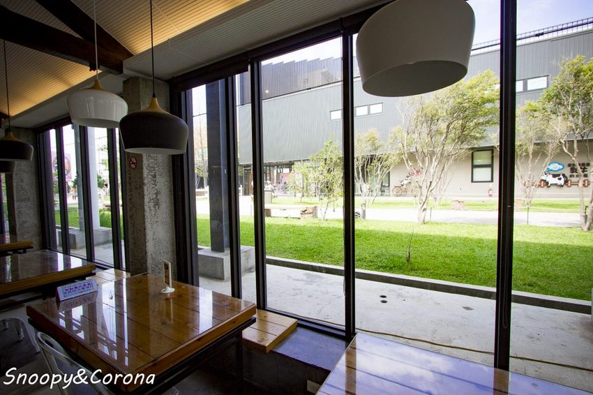 【玩樂.雲林】崙背景點/千巧谷牛樂園牧場~免門票親子景點,萌萌乳牛公仔隨你拍,還能餵牛餵魚餵鴨