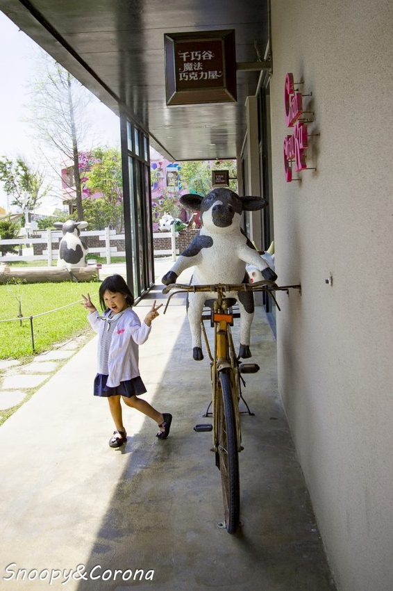 【玩樂.雲林】崙背景點/千巧谷牛樂園牧場~免門票親子景點,萌萌乳牛公仔隨你拍,還能餵牛餵魚餵鴨