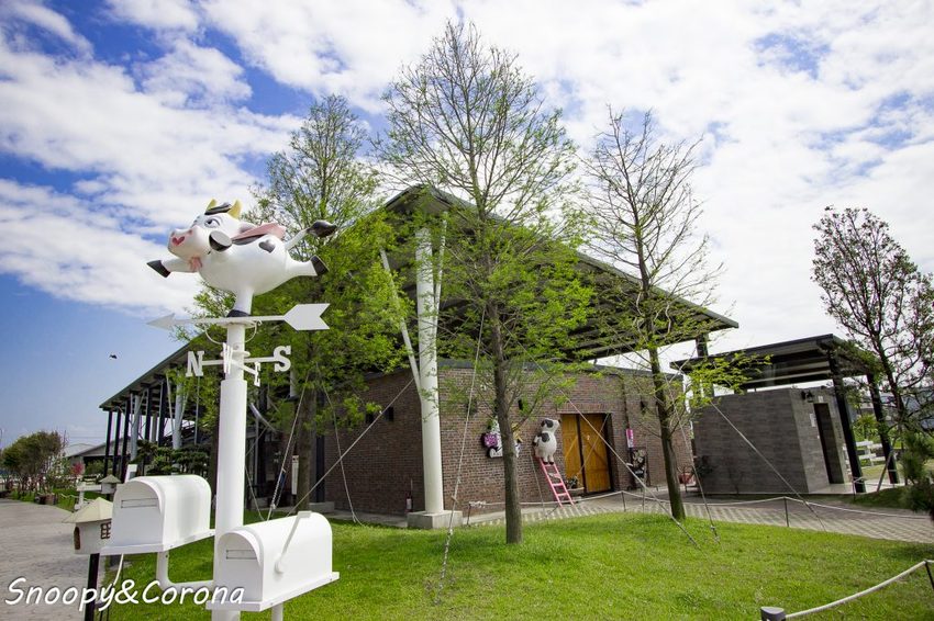 【玩樂.雲林】崙背景點/千巧谷牛樂園牧場~免門票親子景點,萌萌乳牛公仔隨你拍,還能餵牛餵魚餵鴨