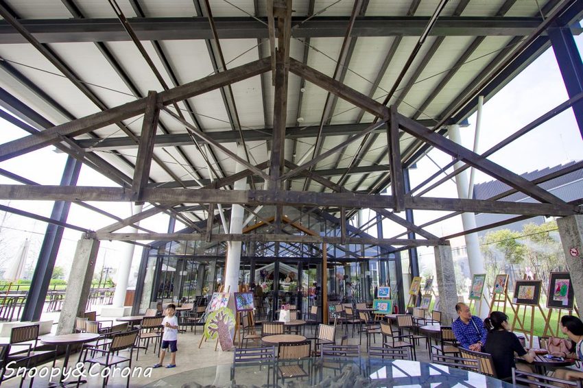 【玩樂.雲林】崙背景點/千巧谷牛樂園牧場~免門票親子景點,萌萌乳牛公仔隨你拍,還能餵牛餵魚餵鴨