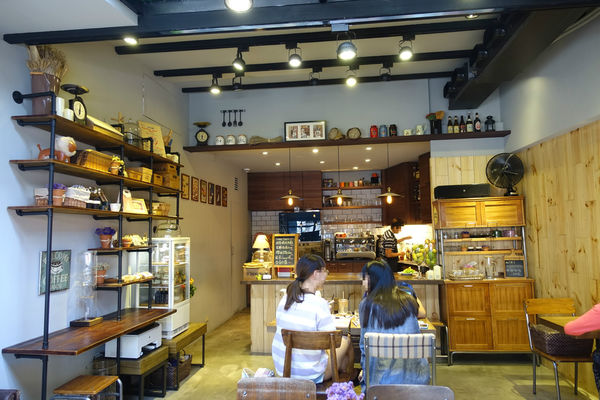 Chez Nous Taipei‧坐擁天窗的南法鄉村小店，一吃就愛上的油封番茄羊乳酪鹹派!!!