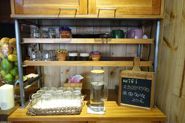 Chez Nous Taipei‧坐擁天窗的南法鄉村小店，一吃就愛上的油封番茄羊乳酪鹹派!!!