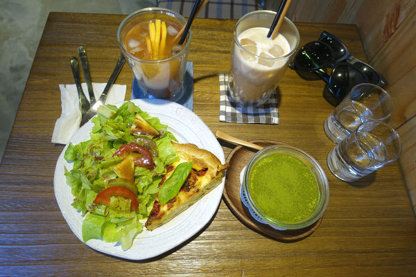 Chez Nous Taipei‧坐擁天窗的南法鄉村小店，一吃就愛上的油封番茄羊乳酪鹹派!!!