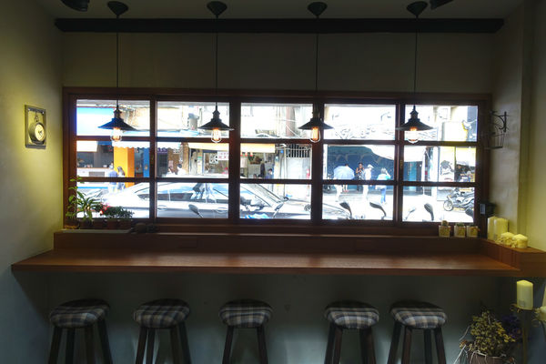 Chez Nous Taipei‧坐擁天窗的南法鄉村小店，一吃就愛上的油封番茄羊乳酪鹹派!!!