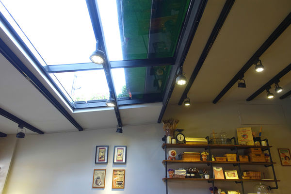 Chez Nous Taipei‧坐擁天窗的南法鄉村小店，一吃就愛上的油封番茄羊乳酪鹹派!!!