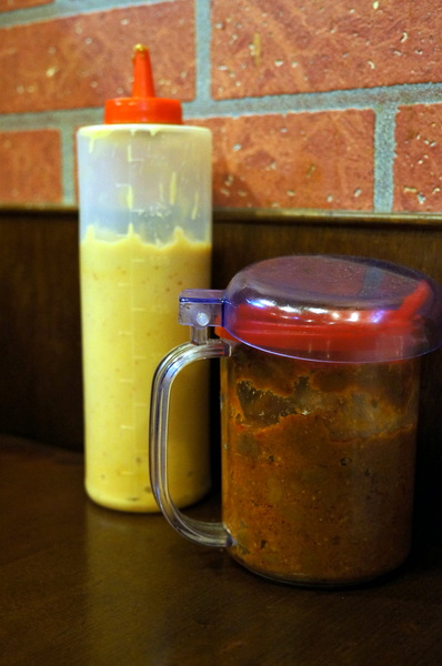 帝王食補薑母鴨(景美店)：(胖樺食記)抗寒流聖品「帝王食補薑母鴨」。大口灌下大量薑片爆炒鴨肉加上麻油的熱湯無敵過癮。