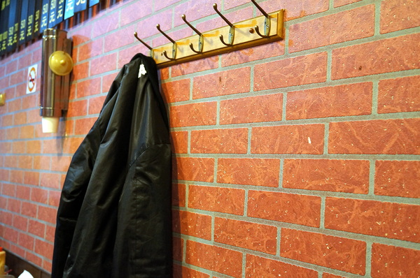 帝王食補薑母鴨(景美店)：(胖樺食記)抗寒流聖品「帝王食補薑母鴨」。大口灌下大量薑片爆炒鴨肉加上麻油的熱湯無敵過癮。