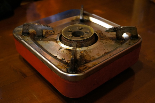 帝王食補薑母鴨(景美店)：(胖樺食記)抗寒流聖品「帝王食補薑母鴨」。大口灌下大量薑片爆炒鴨肉加上麻油的熱湯無敵過癮。