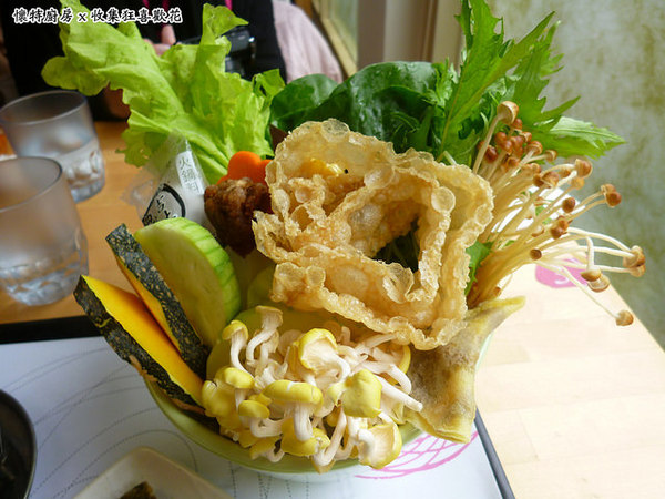 懷特廚房White Kitchen：【台中北區】White Kitchen懷特廚房，素食新時尚，無國界料理讓你驚覺原來可以有那麼多變化！？