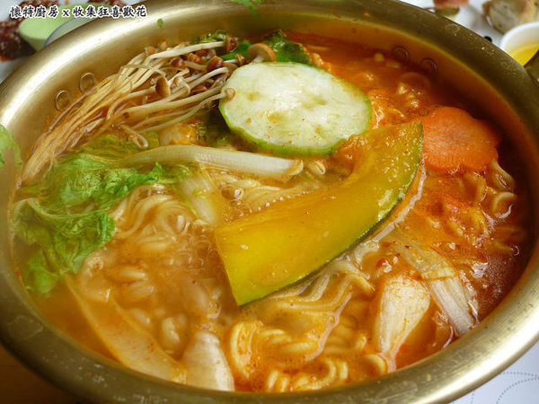 懷特廚房White Kitchen：【台中北區】White Kitchen懷特廚房，素食新時尚，無國界料理讓你驚覺原來可以有那麼多變化！？