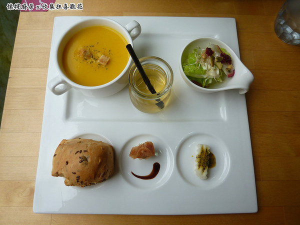 懷特廚房White Kitchen：【台中北區】White Kitchen懷特廚房，素食新時尚，無國界料理讓你驚覺原來可以有那麼多變化！？