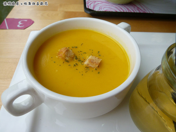 懷特廚房White Kitchen：【台中北區】White Kitchen懷特廚房，素食新時尚，無國界料理讓你驚覺原來可以有那麼多變化！？