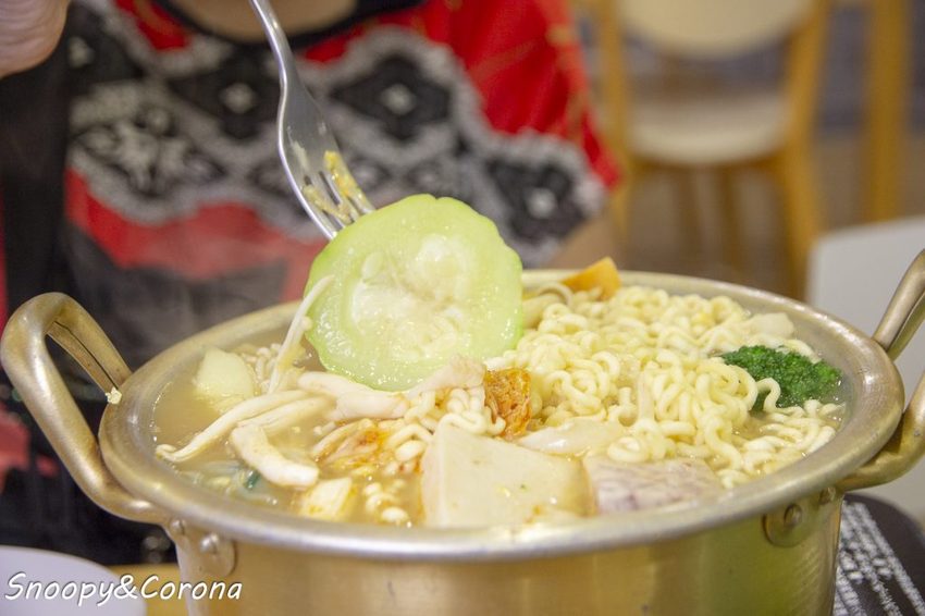 【吃喝．台中】台中素食／懷特廚房White Kitchen素食無國界料理～素食火鍋、韓式料理、義式料理，多樣化選擇顛覆素食刻板印象