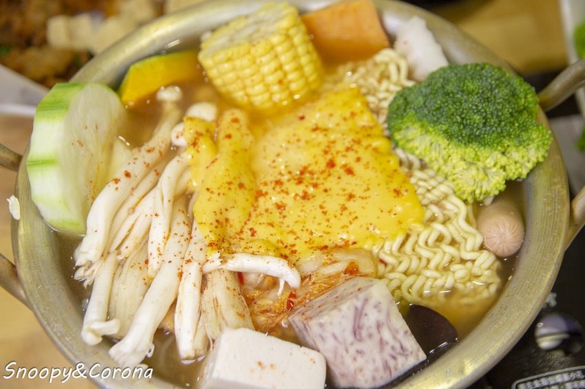 【吃喝．台中】台中素食／懷特廚房White Kitchen素食無國界料理～素食火鍋、韓式料理、義式料理，多樣化選擇顛覆素食刻板印象