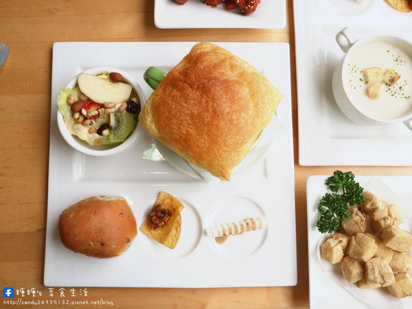 懷特廚房White Kitchen:〖台中│美食〗懷特廚房White Kitchen ❤ 讓你吃了會驚艷的素食無國界料理,原來無肉料理也可以這麼好吃,道道都深得糖糖心阿!!