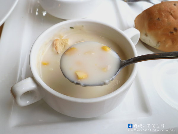 懷特廚房White Kitchen:〖台中│美食〗懷特廚房White Kitchen ❤ 讓你吃了會驚艷的素食無國界料理,原來無肉料理也可以這麼好吃,道道都深得糖糖心阿!!