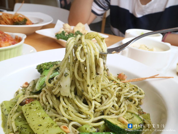 懷特廚房White Kitchen:〖台中│美食〗懷特廚房White Kitchen ❤ 讓你吃了會驚艷的素食無國界料理,原來無肉料理也可以這麼好吃,道道都深得糖糖心阿!!