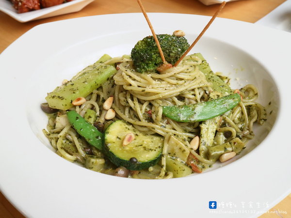 懷特廚房White Kitchen:〖台中│美食〗懷特廚房White Kitchen ❤ 讓你吃了會驚艷的素食無國界料理,原來無肉料理也可以這麼好吃,道道都深得糖糖心阿!!