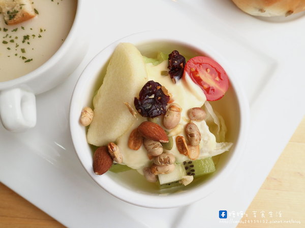 懷特廚房White Kitchen:〖台中│美食〗懷特廚房White Kitchen ❤ 讓你吃了會驚艷的素食無國界料理,原來無肉料理也可以這麼好吃,道道都深得糖糖心阿!!