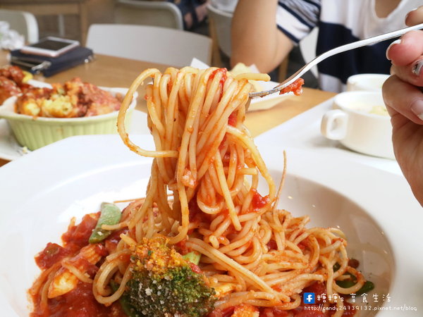 懷特廚房White Kitchen:〖台中│美食〗懷特廚房White Kitchen ❤ 讓你吃了會驚艷的素食無國界料理,原來無肉料理也可以這麼好吃,道道都深得糖糖心阿!!