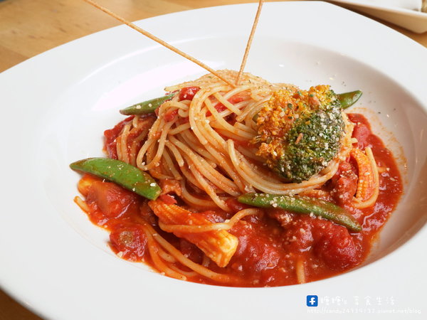 懷特廚房White Kitchen:〖台中│美食〗懷特廚房White Kitchen ❤ 讓你吃了會驚艷的素食無國界料理,原來無肉料理也可以這麼好吃,道道都深得糖糖心阿!!