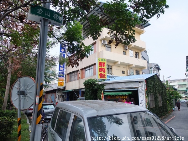 榮記公園橋鮮肉包專賣店：【美食特搜。屏東市】榮記公園橋鮮肉包專賣店。包子饅頭不能錯過 萬年溪旁飄香30年 傳承兩代手工包子店