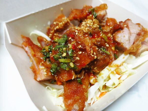 【新莊美食】化成路椒麻雞便當-60元便當店 【新莊美食】化成路椒麻雞便當-60元便當店