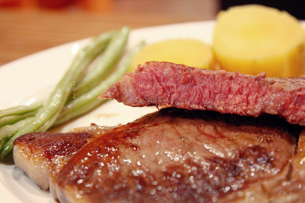 花園廚房：【新北市板橋區。簡餐】花園廚房 林家花園 簡餐平價美食推薦 原肉牛排好吃香嫩多汁 板橋府中站