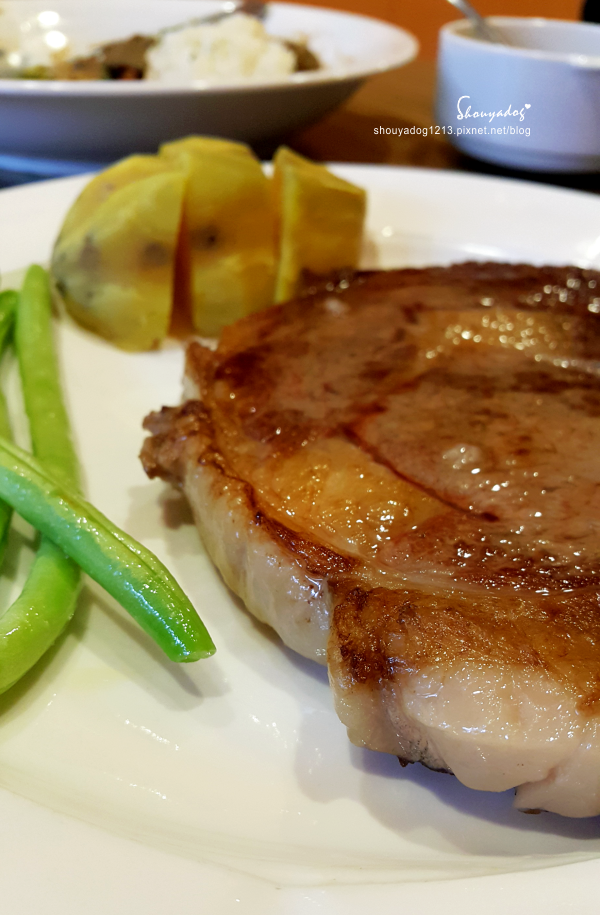 花園廚房：【無國界料理】可以吃得到原肉牛排的平價小餐館 花園廚房 in板橋