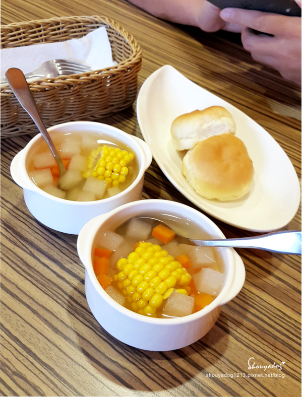 花園廚房：【無國界料理】可以吃得到原肉牛排的平價小餐館 花園廚房 in板橋