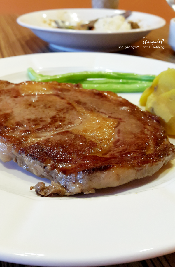 花園廚房：【無國界料理】可以吃得到原肉牛排的平價小餐館 花園廚房 in板橋