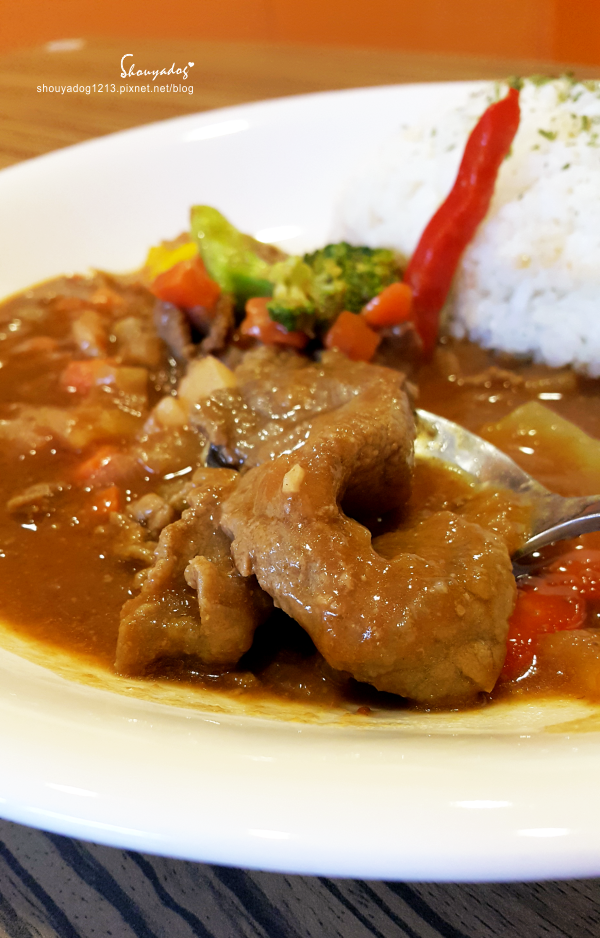 花園廚房：【無國界料理】可以吃得到原肉牛排的平價小餐館 花園廚房 in板橋