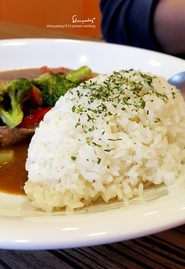 花園廚房：【無國界料理】可以吃得到原肉牛排的平價小餐館 花園廚房 in板橋