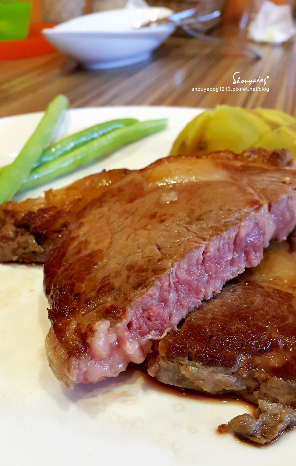 花園廚房：【無國界料理】可以吃得到原肉牛排的平價小餐館 花園廚房 in板橋