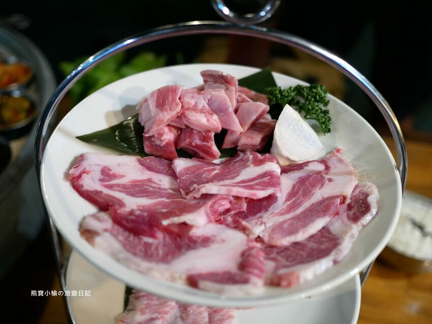 【台中西屯美食】一桶 tone 韓式新食，台中中科韓國燒烤餐廳，當月生日壽星送蝦或豬小排！內文附詳細菜單價位介紹，台中生日優惠餐廳。 @熊寶小榆の旅遊日記