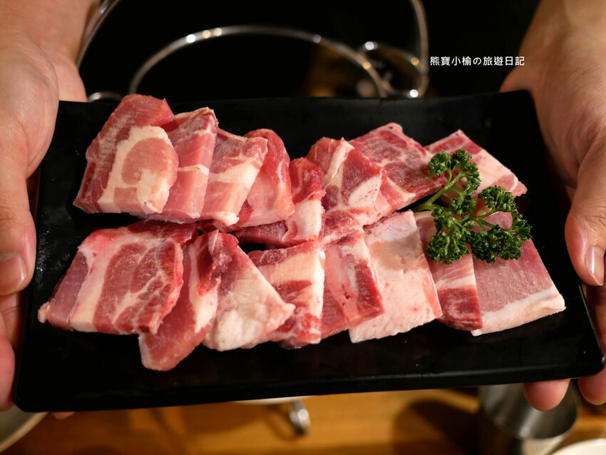 【台中西屯美食】一桶 tone 韓式新食，台中中科韓國燒烤餐廳，當月生日壽星送蝦或豬小排！內文附詳細菜單價位介紹，台中生日優惠餐廳。 @熊寶小榆の旅遊日記