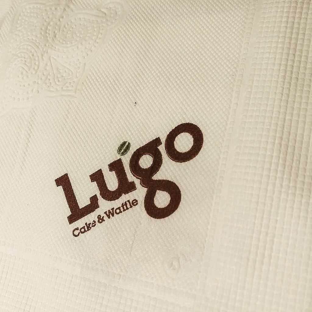 【吃貨日記】忠孝敦化站  ▌Cafe Lugo 韓國咖啡館 Cake & waffle 冰摩卡必點
