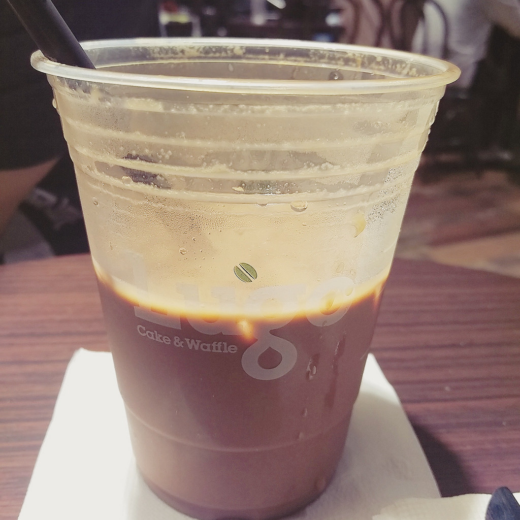 【吃貨日記】忠孝敦化站  ▌Cafe Lugo 韓國咖啡館 Cake & waffle 冰摩卡必點