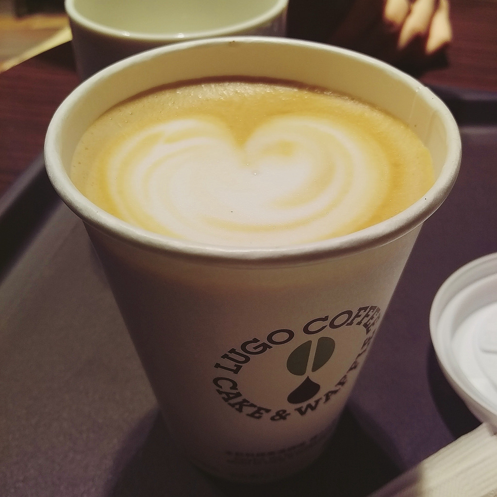 【吃貨日記】忠孝敦化站  ▌Cafe Lugo 韓國咖啡館 Cake & waffle 冰摩卡必點