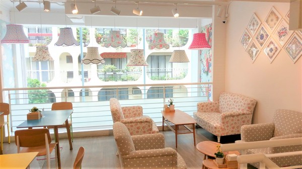 Cath's Cafe：Cath's Cafe-中山站巷弄內的服飾咖啡館  結合服飾販賣和咖啡店  逛累了可以上樓吃點心  餐點都好優  而且環境超美  女孩們絕對捨不得走了~(附菜單