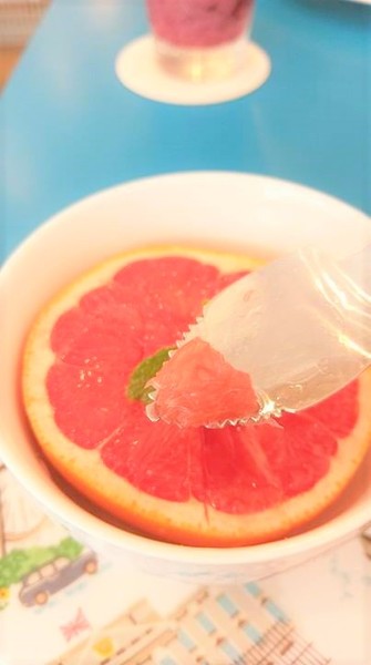 Cath's Cafe：Cath's Cafe-中山站巷弄內的服飾咖啡館  結合服飾販賣和咖啡店  逛累了可以上樓吃點心  餐點都好優  而且環境超美  女孩們絕對捨不得走了~(附菜單