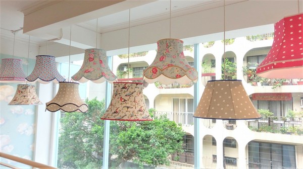 Cath's Cafe：Cath's Cafe-中山站巷弄內的服飾咖啡館  結合服飾販賣和咖啡店  逛累了可以上樓吃點心  餐點都好優  而且環境超美  女孩們絕對捨不得走了~(附菜單