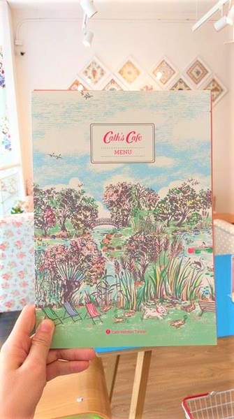 Cath's Cafe：Cath's Cafe-中山站巷弄內的服飾咖啡館  結合服飾販賣和咖啡店  逛累了可以上樓吃點心  餐點都好優  而且環境超美  女孩們絕對捨不得走了~(附菜單