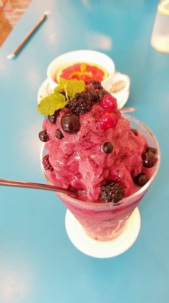 Cath's Cafe：Cath's Cafe-中山站巷弄內的服飾咖啡館  結合服飾販賣和咖啡店  逛累了可以上樓吃點心  餐點都好優  而且環境超美  女孩們絕對捨不得走了~(附菜單