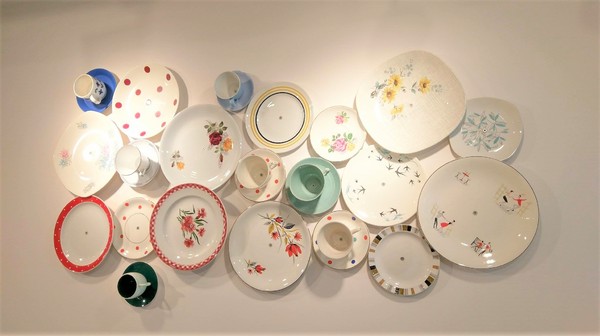 Cath's Cafe：Cath's Cafe-中山站巷弄內的服飾咖啡館  結合服飾販賣和咖啡店  逛累了可以上樓吃點心  餐點都好優  而且環境超美  女孩們絕對捨不得走了~(附菜單