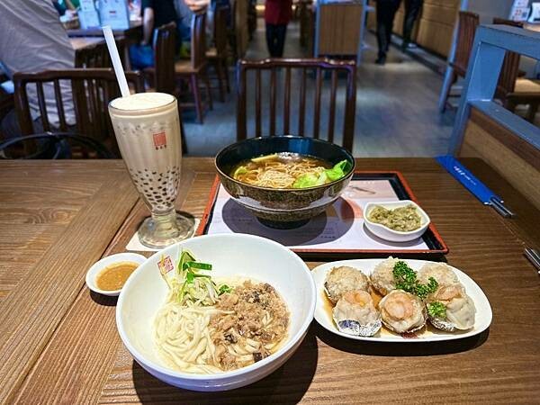 新北市林口區[林口三井美食] 春水堂 (林口店)  必點珍珠奶茶+牛肉麵 @蛋寶趴趴go