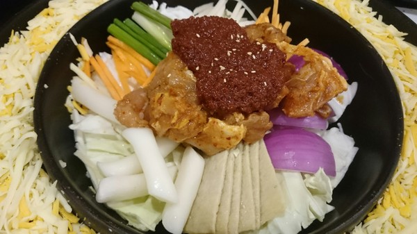 OMAYA春川炒雞(高雄博愛)：高雄OMAYA乳溝起司春川炒雞~滿滿的起司~真是太罪惡了~