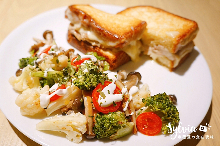 【台北東區】樂福REVEL Eatery & Juice Bar，城市巷弄裡的清新小綠地餐廳～